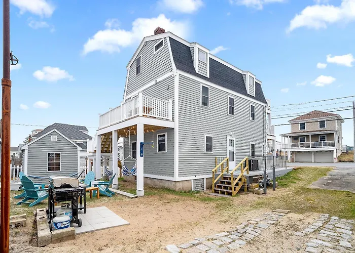 Salisbury Surf & Sol Pet-Friendly Backyard Games